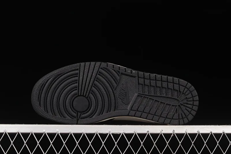 All categories Air Jordan Jordan series basketball shoes Air Jordan 1 High Foreign trade version Air Jordan 1 High OG "Dark Mocha" AJ1 Joe 1 small barb 555088-105